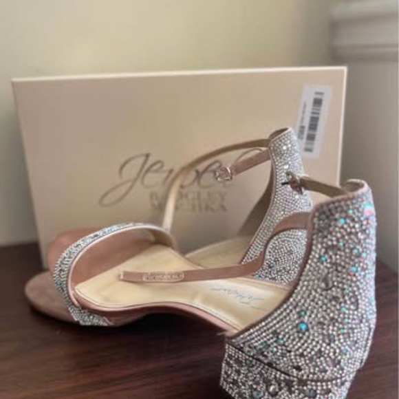 Betsey Johnson Size 10 Champagne Color Mari Chunky Heel Wedding Shoes - Picture 3 of 5